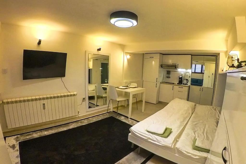 Studio With Courtyard Just Steps Away Vitosha Str Sofía Exterior foto