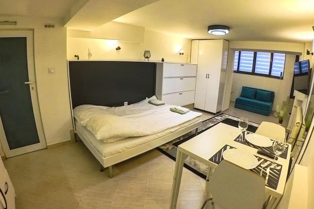 Studio With Courtyard Just Steps Away Vitosha Str Sofía Exterior foto