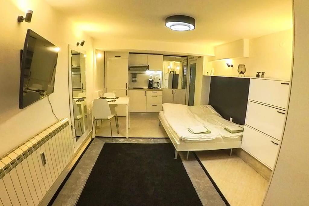 Studio With Courtyard Just Steps Away Vitosha Str Sofía Exterior foto